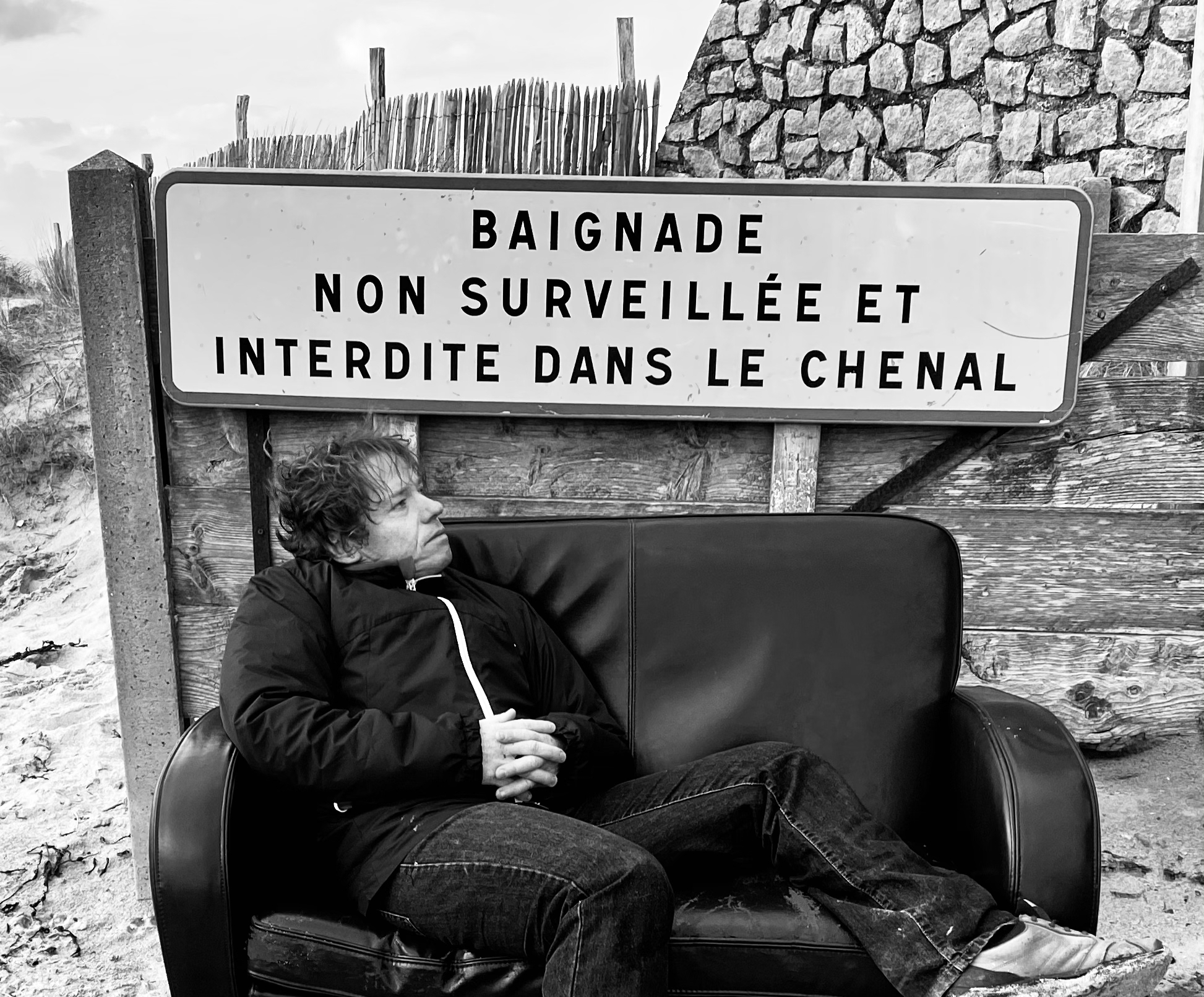 Baignade Interdite, Canapé autorisé