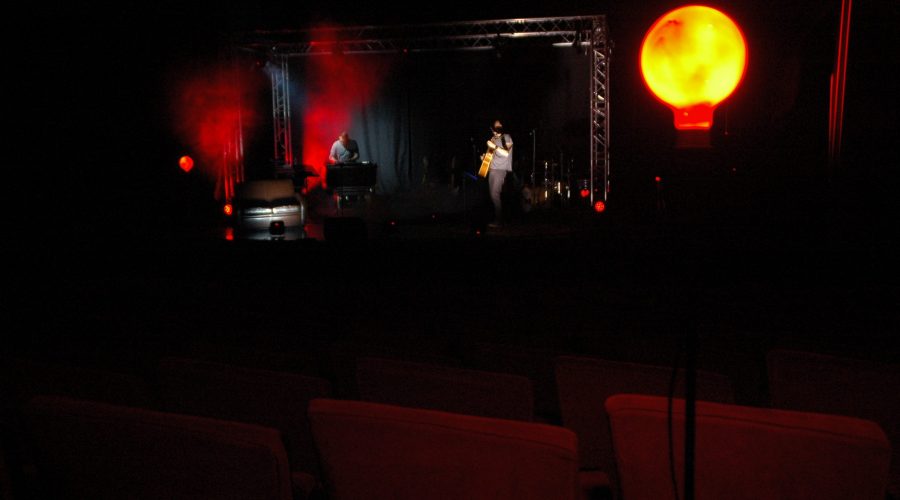 Leon Neimad en scène au Théâtre de Saint-Lô